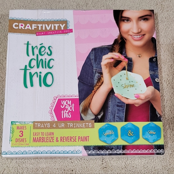 Tres Chic Trio - Picture 1 of 2